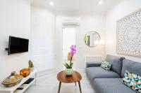 A television and/or entertainment centre at For You Rentals Glorieta de Bilbao apartment TEMPORAL EGU4