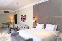Ramada by Wyndham Doha Old Townにあるベッド