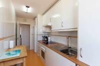 Kuchyňa alebo kuchynka v ubytovaní 797 HOLIDAY RENTALS - Moderno Piso para 5 con hermosas vistas