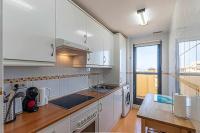Kuchyňa alebo kuchynka v ubytovaní 797 HOLIDAY RENTALS - Moderno Piso para 5 con hermosas vistas