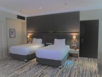 Ramada by Wyndham Doha Old Townにあるベッド