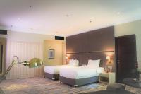 Ramada by Wyndham Doha Old Townにあるベッド