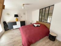 Posteľ alebo postele v izbe v ubytovaní Petite Maison Cosy - Sérent Centre