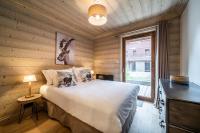 Posteľ alebo postele v izbe v ubytovaní Apartment Cervino Monriond Courchevel - by EMERALD STAY