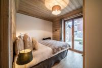 Posteľ alebo postele v izbe v ubytovaní Apartment Cervino Monriond Courchevel - by EMERALD STAY