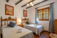 Postel nebo postele na pokoji v ubytování El Chorro Villas Casa Adelfa