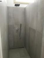 A bathroom at Scogliera apartments
