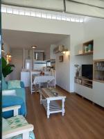 Kuchyňa alebo kuchynka v ubytovaní Precioso apartamento en complejo con piscina