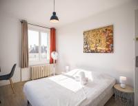 a white bedroom with a bed and a window at Le May Flower - 3 Chambres - Proche Centre-Ville in Troyes