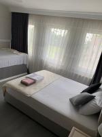 Postel nebo postele na pokoji v ubytování antik sofia hotel
