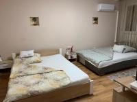Łóżko lub łóżka w pokoju w obiekcie Sweet-home erkélyes apartman Kaposvár