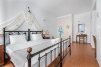 A bed or beds in a room at Reggina's Apartments