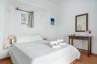 A bed or beds in a room at Reggina's Apartments