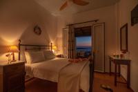 A bed or beds in a room at Reggina's Apartments