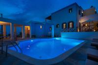 The swimming pool at or close to Reggina's Apartments