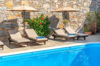 The swimming pool at or close to Reggina's Apartments