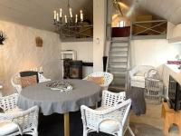 Posezení v ubytování Holiday home MÖRBYLÅNGA VI