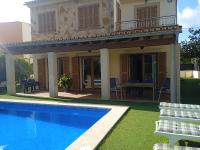 Basen w obiekcie Villa Puerto Adriano lub w pobliżu