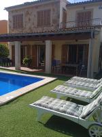 Basen w obiekcie Villa Puerto Adriano lub w pobliżu