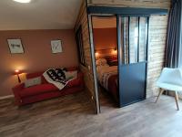 Łóżko lub łóżka w pokoju w obiekcie Fleurs des Alpes