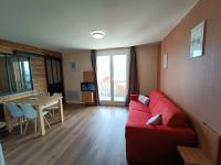 Telewizja i/lub zestaw kina domowego w obiekcie Fleurs des Alpes