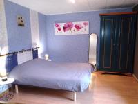 a bedroom with a bed and a purple wall at gite chez Maise in Le Val-dʼAjol
