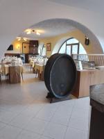 Reštaurácia alebo iné gastronomické zariadenie v ubytovaní Hotel Ristorante Miravalle