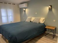 Łóżko lub łóżka w pokoju w obiekcie Le Moulin 3 - Appartement Tout Confort Centre Ville - Beziers - Wifi - Tv connecté