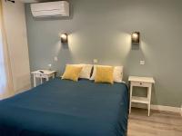 Łóżko lub łóżka w pokoju w obiekcie Le Moulin 3 - Appartement Tout Confort Centre Ville - Beziers - Wifi - Tv connecté