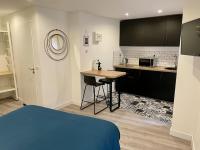 Kuchnia lub aneks kuchenny w obiekcie Le Moulin 3 - Appartement Tout Confort Centre Ville - Beziers - Wifi - Tv connecté