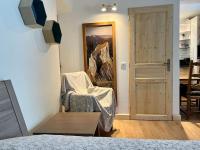 Telewizja i/lub zestaw kina domowego w obiekcie Studio cosy et fonctionnel entre Saule et Lilas