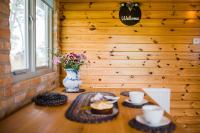 Příslušenství pro přípravu čaje a kávy v ubytování Low Moor Lodge