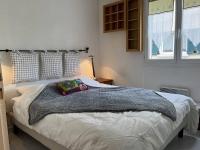 Posteľ alebo postele v izbe v ubytovaní Appartement cosy avec terrasse et garage à deux pas des pistes ! - FR-1-548-24