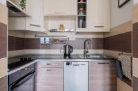 Kuchyňa alebo kuchynka v ubytovaní Floral Apartment - NEW in town