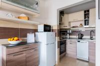 Kuchyňa alebo kuchynka v ubytovaní Floral Apartment - NEW in town