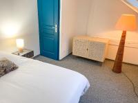 Łóżko lub łóżka w pokoju w obiekcie Bel appartement contemporain