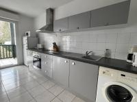 Een keuken of kitchenette bij Appartement Cambo-les-Bains, 2 pi&egrave;ces, 2 personnes - FR-1-495-56