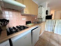 a kitchen with a stove and a counter top at Appartement Cambo-les-Bains, 2 pièces, 2 personnes - FR-1-495-57 in Cambo-les-Bains
