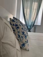 A bed or beds in a room at Le Finestre Sul Borgo 1