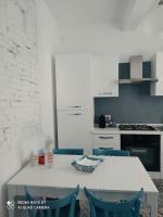 A kitchen or kitchenette at Le Finestre Sul Borgo 1