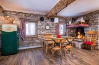 Posedenie v ubytovaní Rustic Cozy house Pupy