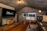 Televízia a/alebo spoločenská miestnosť v ubytovaní Rustic Cozy house Pupy