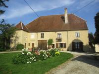 a large brick house with flowers in the yard at Appartement La petite Résie in La Résie-Saint-Martin