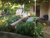 Vonkajšia záhrada v ubytovaní Holiday home Sandra