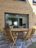 Patio alebo iná vonkajšia časť ubytovania Maison hyper centre Gravelines - 5 chambres