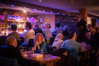 Hosté ubytování Fully Renovated Ski-in/out Loft with Private Hot Tub!