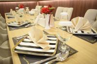 Un restaurante u otro lugar para comer en Saraya Corniche Hotel