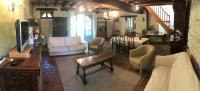 Telewizja i/lub zestaw kina domowego w obiekcie Large family house for young and old in great calm in South Touraine
