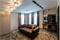 Telewizja i/lub zestaw kina domowego w obiekcie Hotel Szatmári & Étterem Jászberény