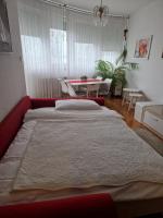 Posteľ alebo postele v izbe v ubytovaní "Apartment Zagreb Idila Center", with a balcony, speed WiFi